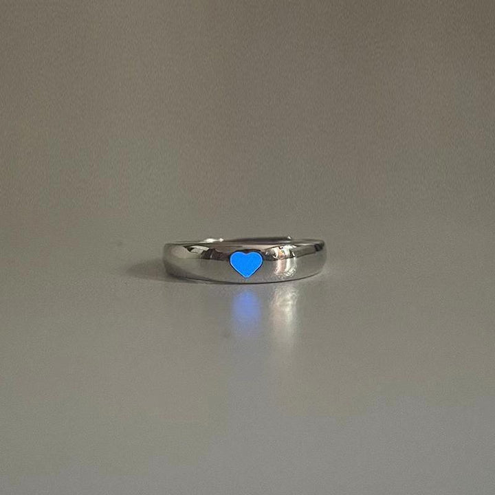 Stilvoller Ring mit Herzmotiv Karnz