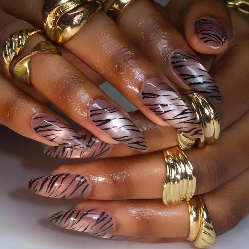 Künstlerisches Druck-Nagelset mit Tigerstreifen-Design Karnz