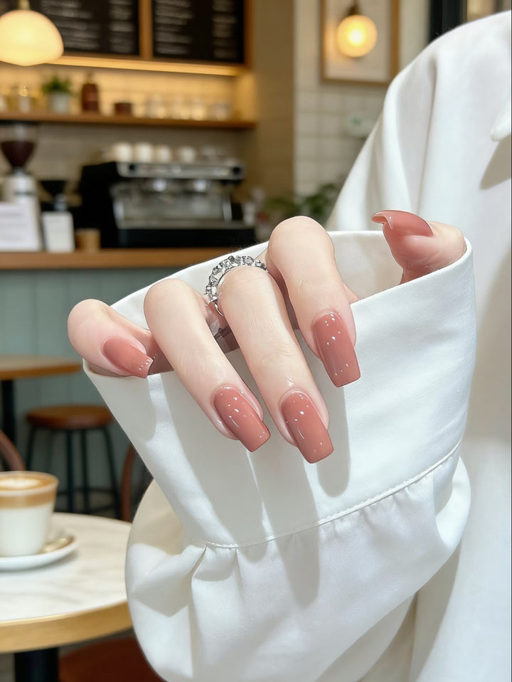 Stylische Gel-Nagelverlängerungen
