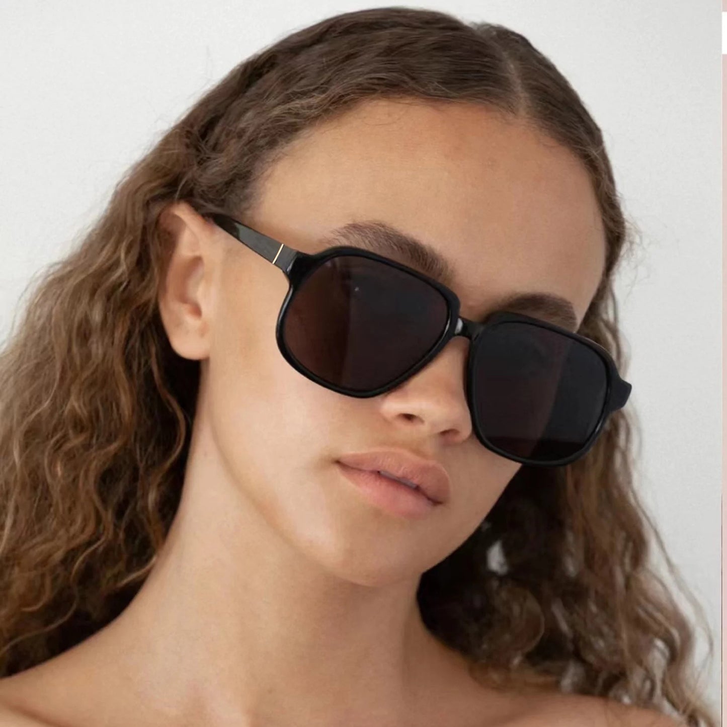 Damen Stylische Sonnenbrille mit quadratischem Rahmen Karnz