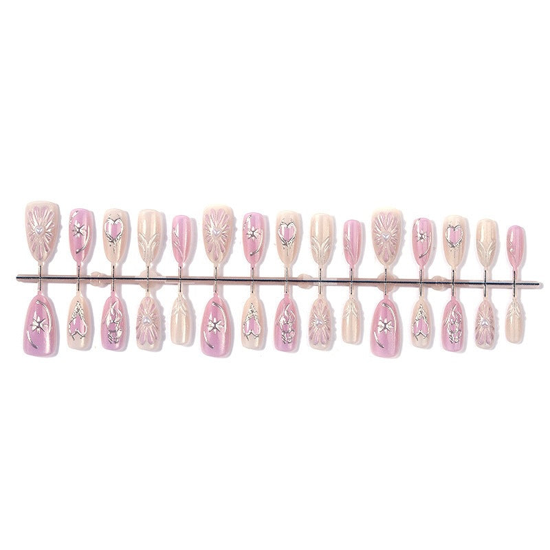 Künstliches Kunstnagelset mit floralen Akzenten und glitzernden Details Karnz