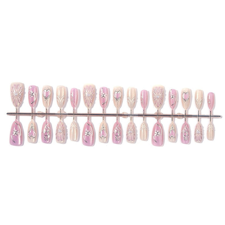 Künstliches Kunstnagelset mit floralen Akzenten und glitzernden Details Karnz