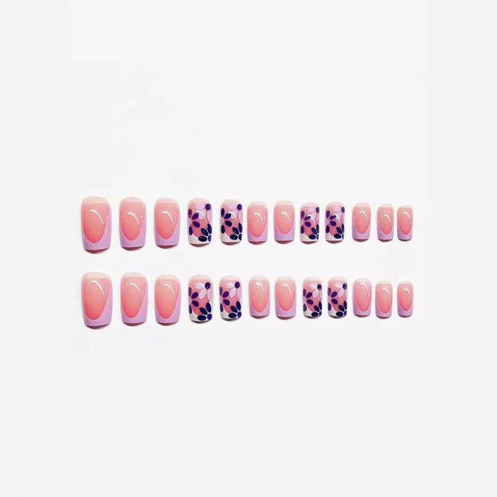 Elegante florale Press-On-Nagelverzierungen Karnz