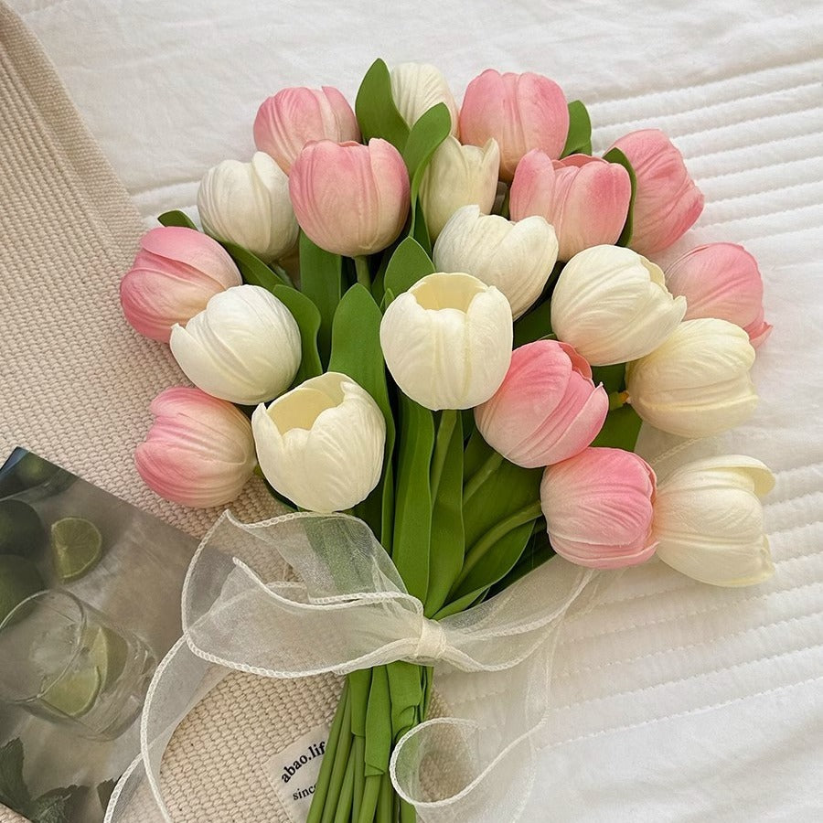 Realistischer Tulpenblumenstrauß