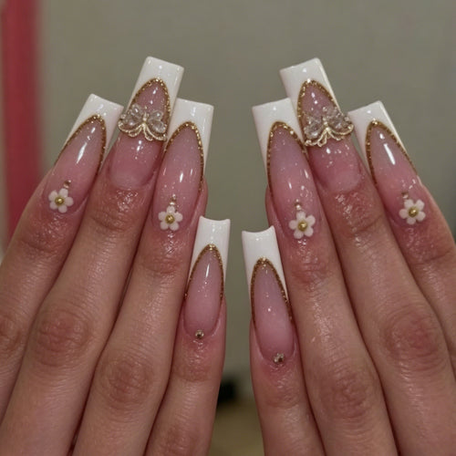 Elegante Blumennagelkunstverlängerungen Karnz