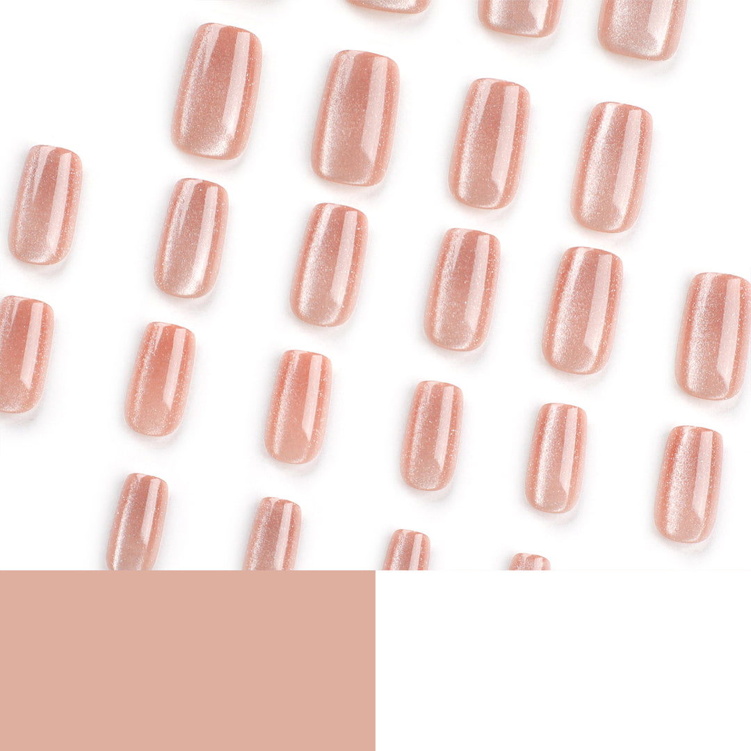 Luxuriöse Gel-Nägel mit elegantem Hochglanz-Finish Karnz