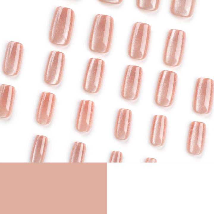 Luxuriöse Gel-Nägel mit elegantem Hochglanz-Finish Karnz
