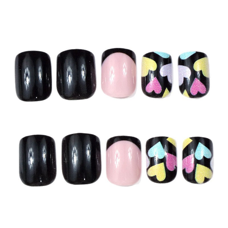 Künstlerisches Herzdesign Nagelkunst Karnz