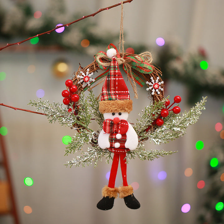 Festlicher Weihnachtskranz mit Tannenzapfen und Beeren Karnz