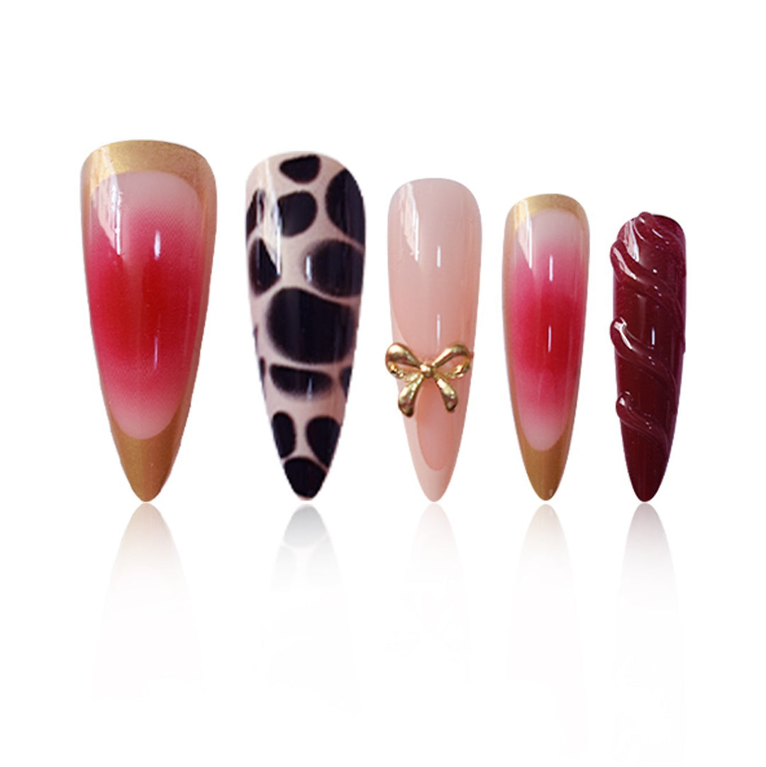 Künstlerisches Stiletto Press-On Nagelset mit einzigartigen Akzenten Karnz