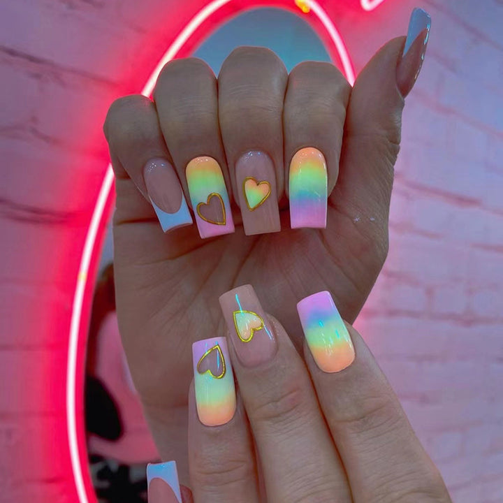 Künstlerische Herz-Themen Press-On Nageldesigns Karnz