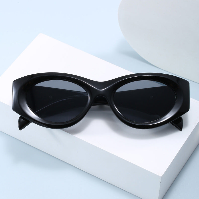 Damen Sonnenbrille im modernen Retro-Stil Karnz