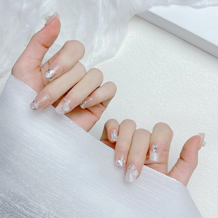 Anpassbares Press-On Nagelset Karnz