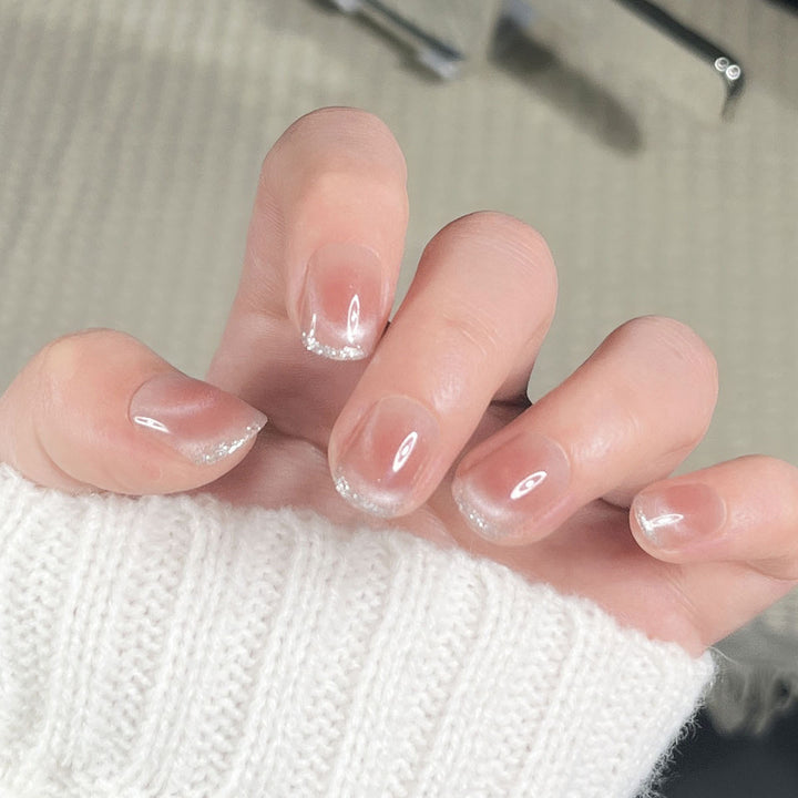 Elegantes Press-On-Nagelset mit Nude-Ombre-Finish