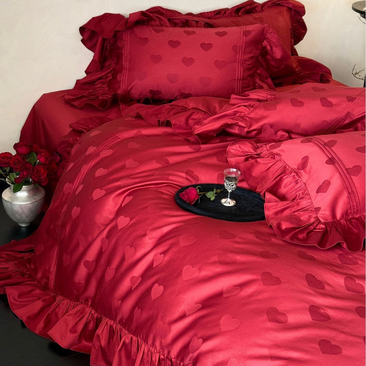 Romantische Satin-Bettwäschegarnitur mit Herz-Jacquard und Volant-Besatz