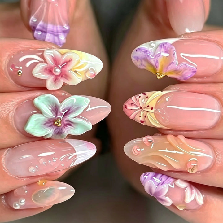 Künstlerisches Florales Press-On Nagelset Karnz