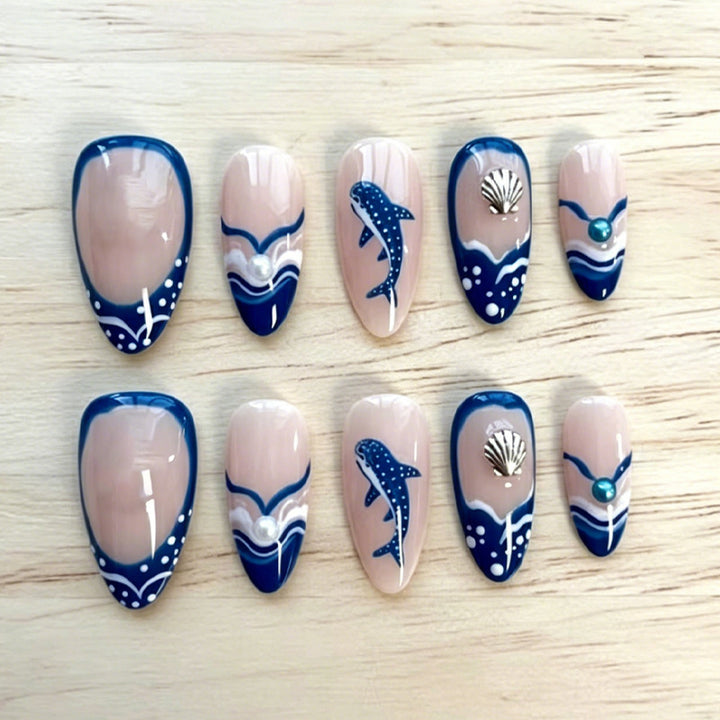 Kunstnagelset mit aufwendigen floralem und buntem Desig Karnz