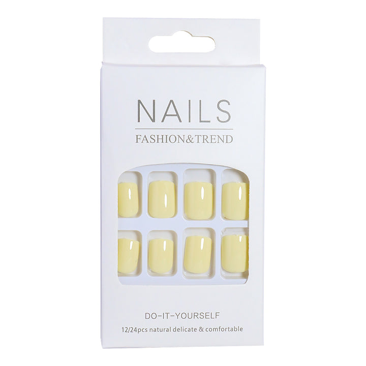Glänzendes Press-On Nagelset mit elegantem Design Karnz