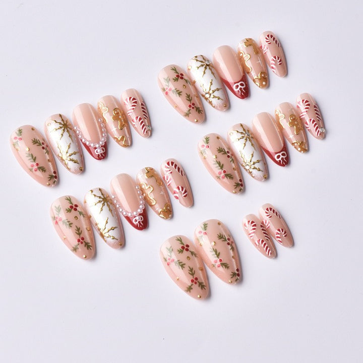 Kunstnagelset mit eleganten Weihnachtsmotiven und Glitzerakzenten Karnz