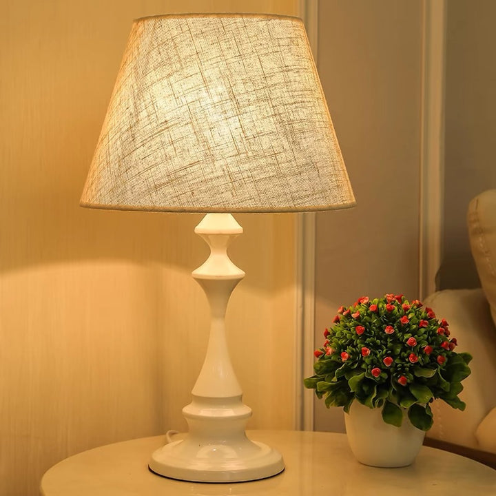 Elegante vintage-inspirierte Tischlampe