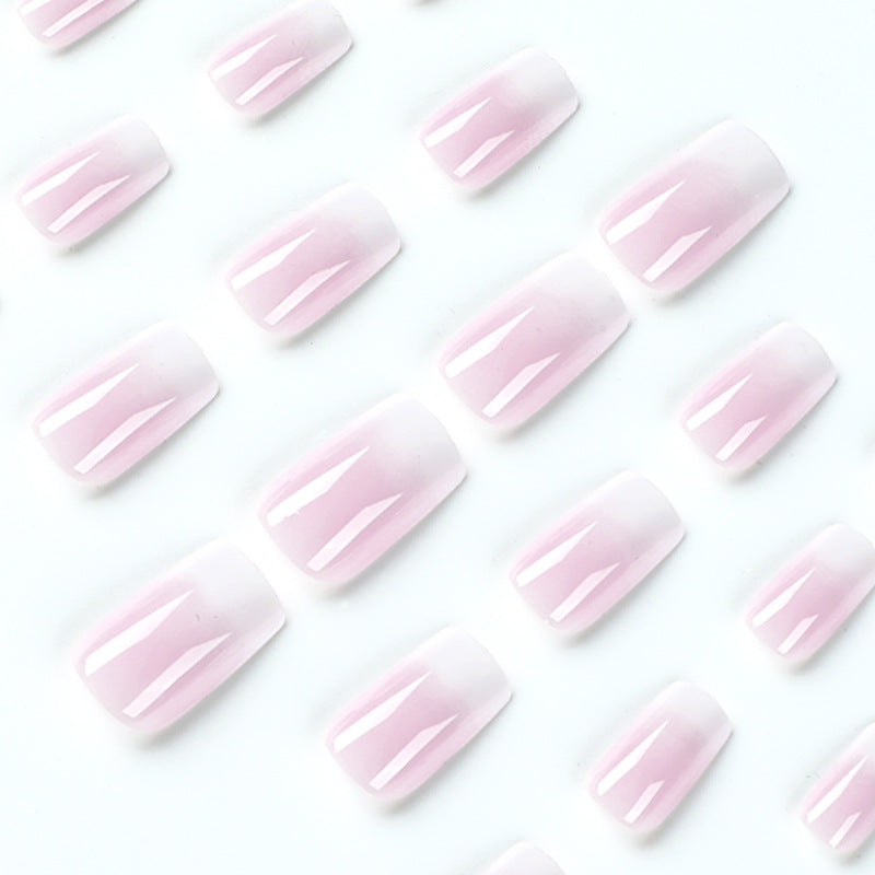 Kunstvolle Nagelverlängerungen mit Ombre Design Karnz
