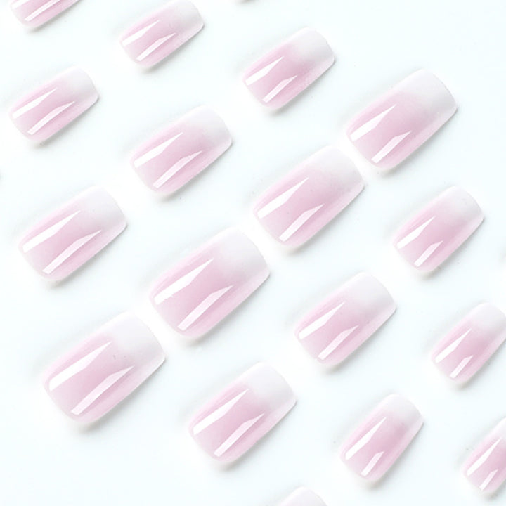Kunstvolle Nagelverlängerungen mit Ombre Design Karnz