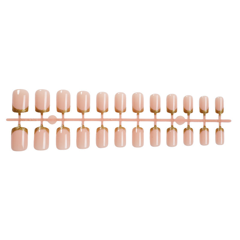 Elegante Press-On Nagelkollektion mit goldenen Akzentdetails Karnz