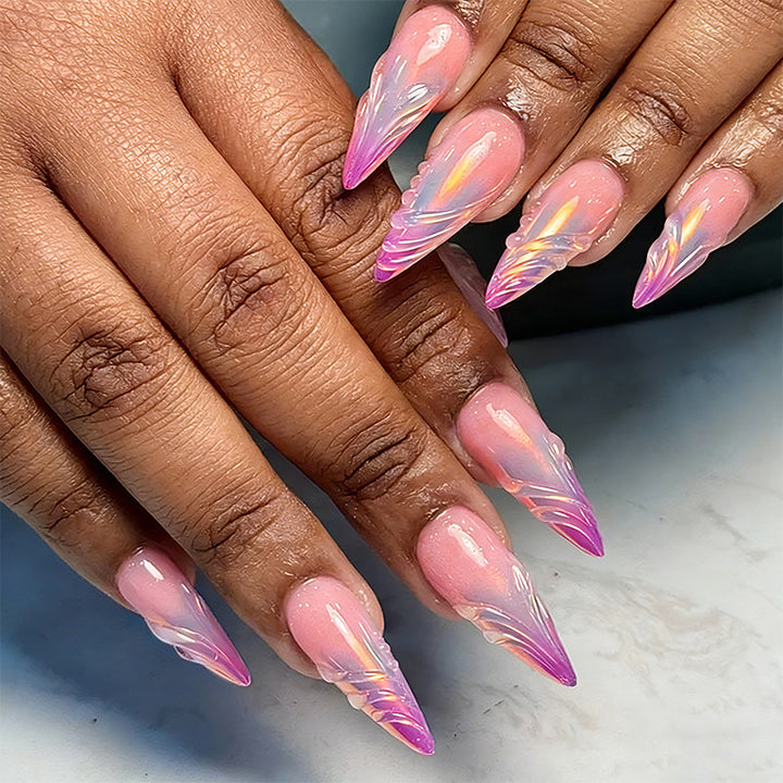 Kunstvolle Nagelspitzen im modernen Design Karnz