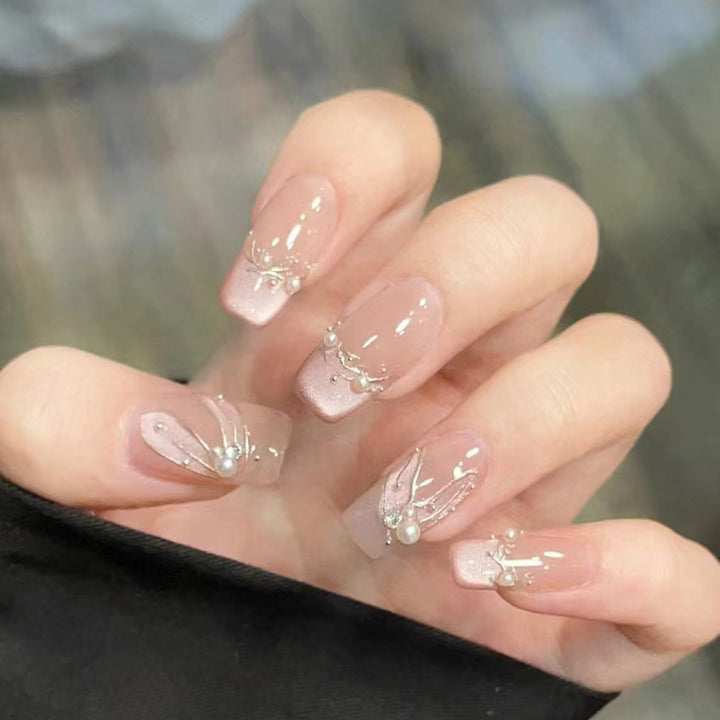 Dekorativer Press-On-Nagelset mit Perlenakzenten Karnz
