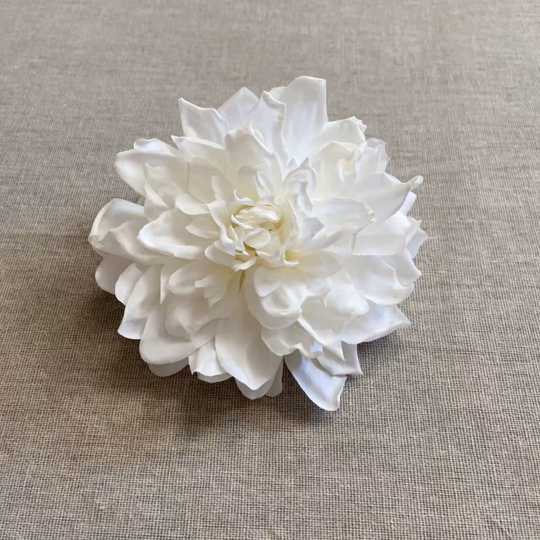 Lebensechte Blumenhaarnadel