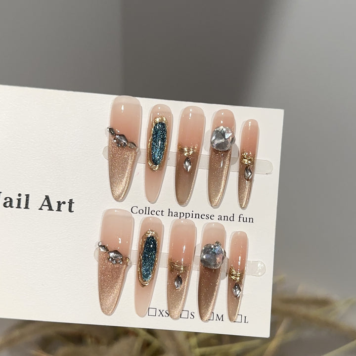 Dekoratives Press-On Nagelkunstset mit Edelsteinverzierungen
