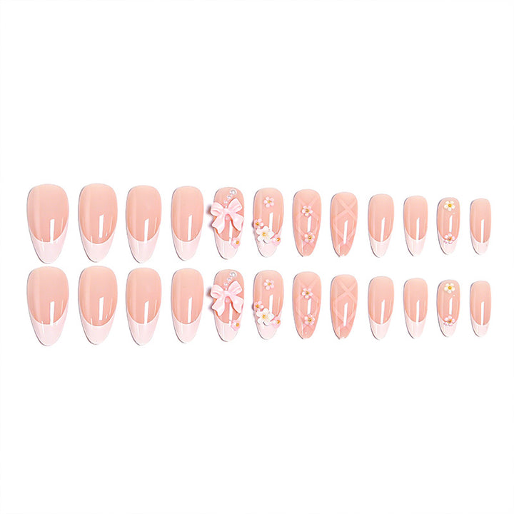 Kunstvolle Nagelspitzen mit Schleifen und Blumendekoren Karnz