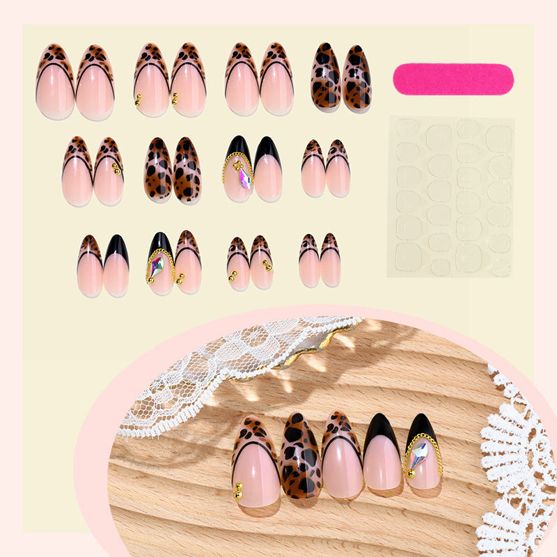 Kunstnagelset mit elegantem Leoparden-Design Karnz