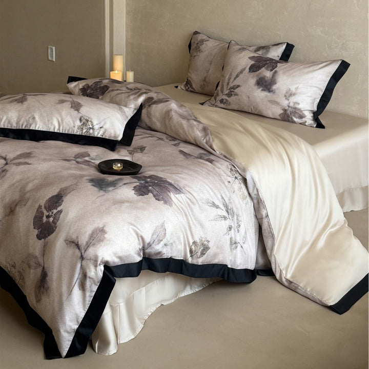Luxuriöses Satin-Blumen-Bettwäsche-Set mit kontrastierendem schwarzem Rand