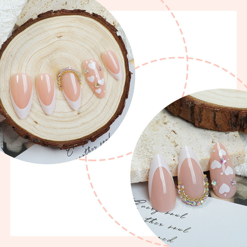 Kunstnagelset mit kreativem Herzen- und Glitzermotiv Karnz