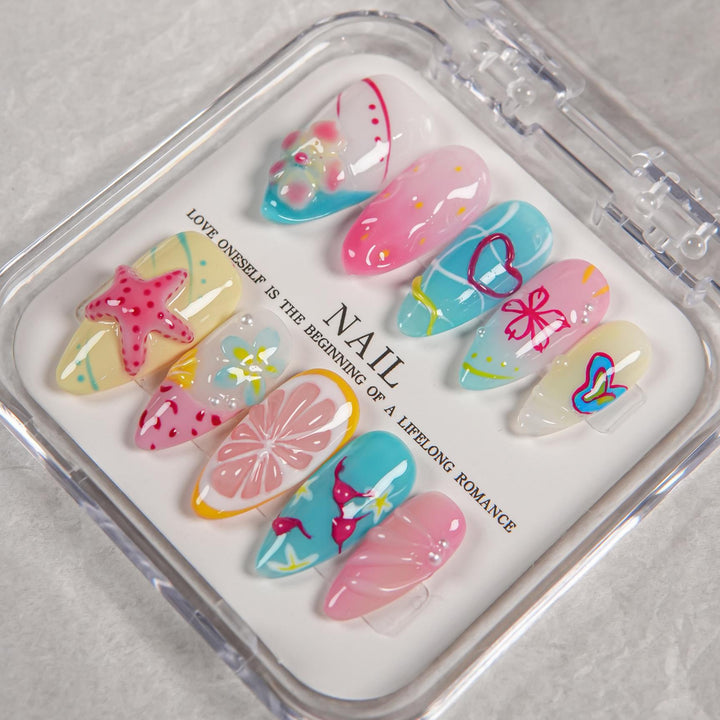 Künstlerisches Press-On Nagelset mit Sommerdesigns