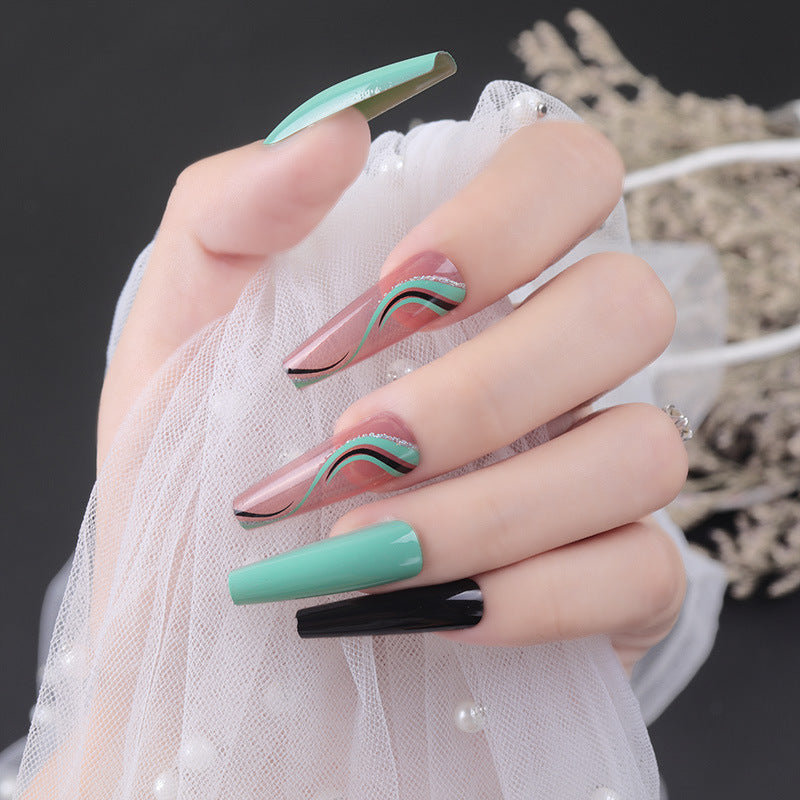 Künstlerisches Press-On Nagelset mit geometrischem Wellenmuster Karnz