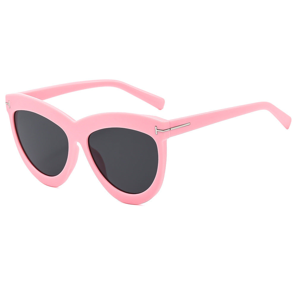Stilvolle Katzenaugen-Sonnenbrille mit schlanken Metallakzenten Karnz