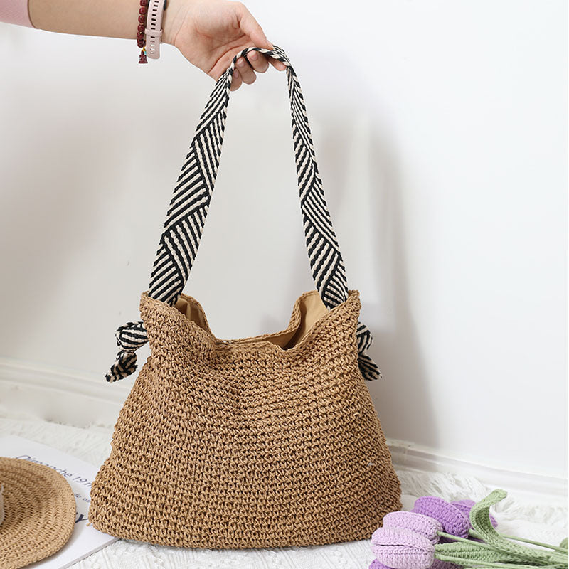 Damen Handtasche aus Naturmaterialien mit modischem Karomuster Karnz