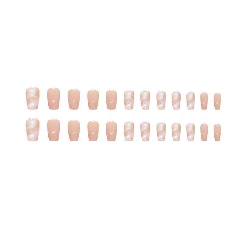 Elegante Kunstnagelspitzen mit glänzenden Goldakzenten Karnz
