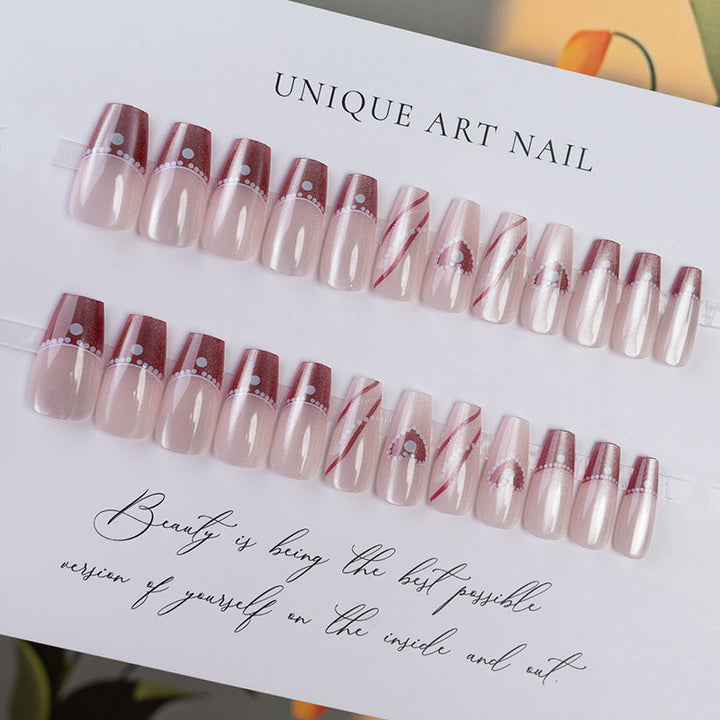 Künstlerisches Press-On-Nagelset mit individuellen Designs