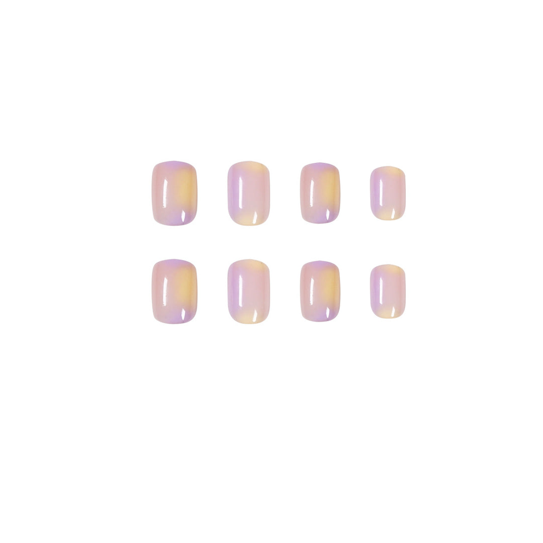 Kunstvolle Nagelkunst mit Glitzer- und Ombre-Design Karnz