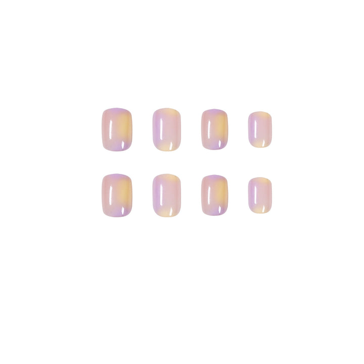 Kunstvolle Nagelkunst mit Glitzer- und Ombre-Design Karnz