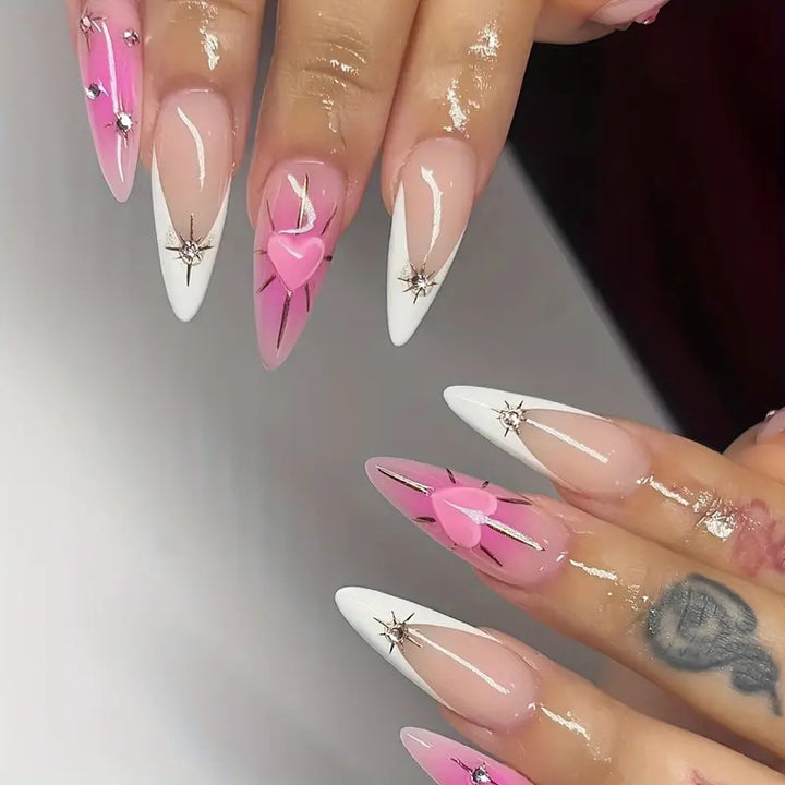 Herz-verzierte Stiletto Press-On Nägel Karnz