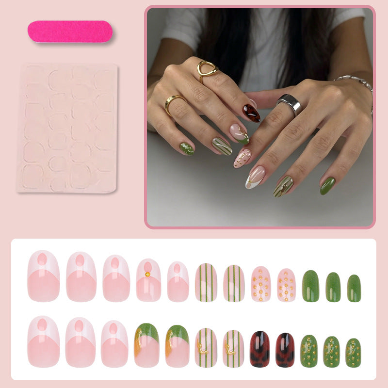 Kreatives Nageldesign Karnz