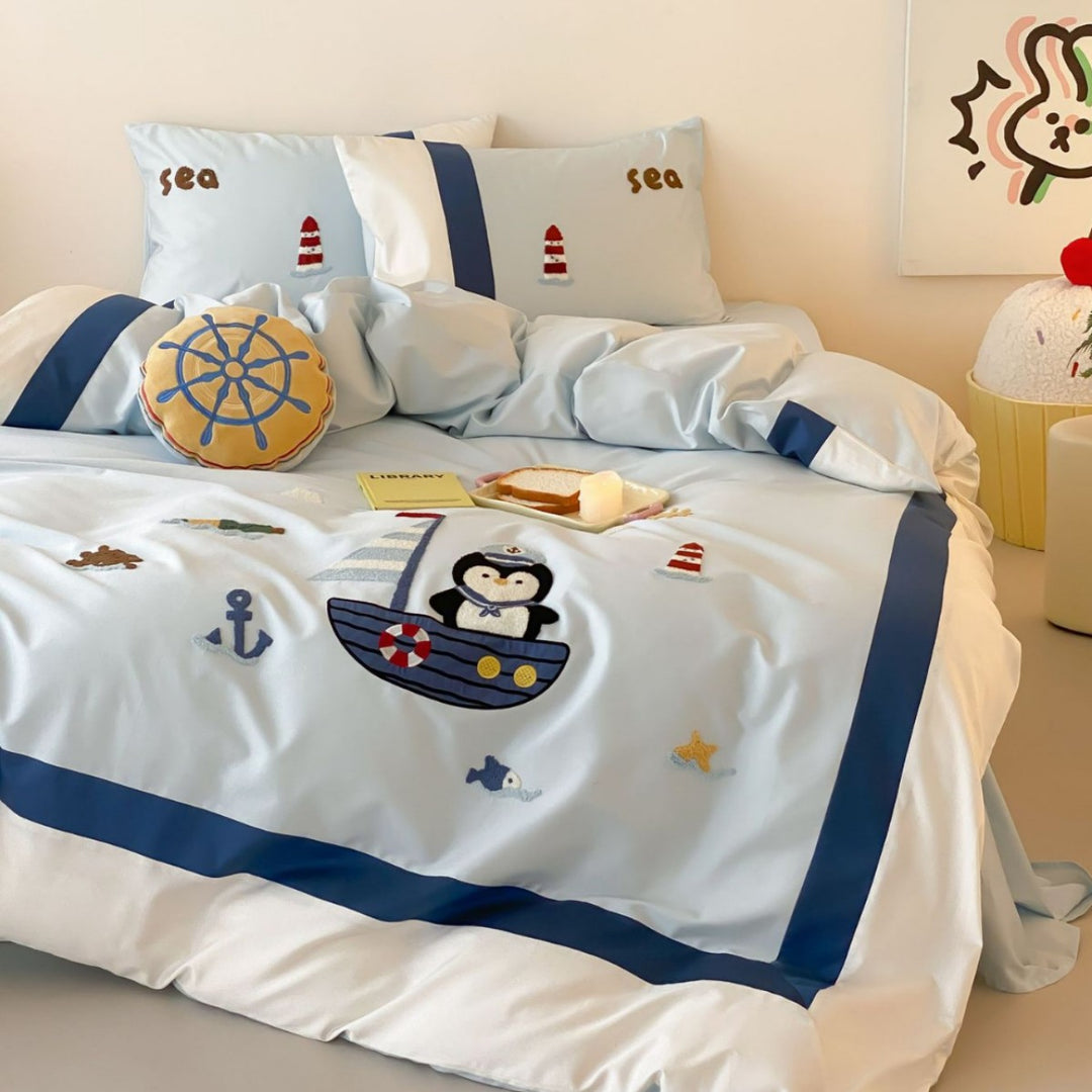 Maritimes Kinder-Bettwäsche-Set aus Baumwollsatin mit gestickten See-Applikationen