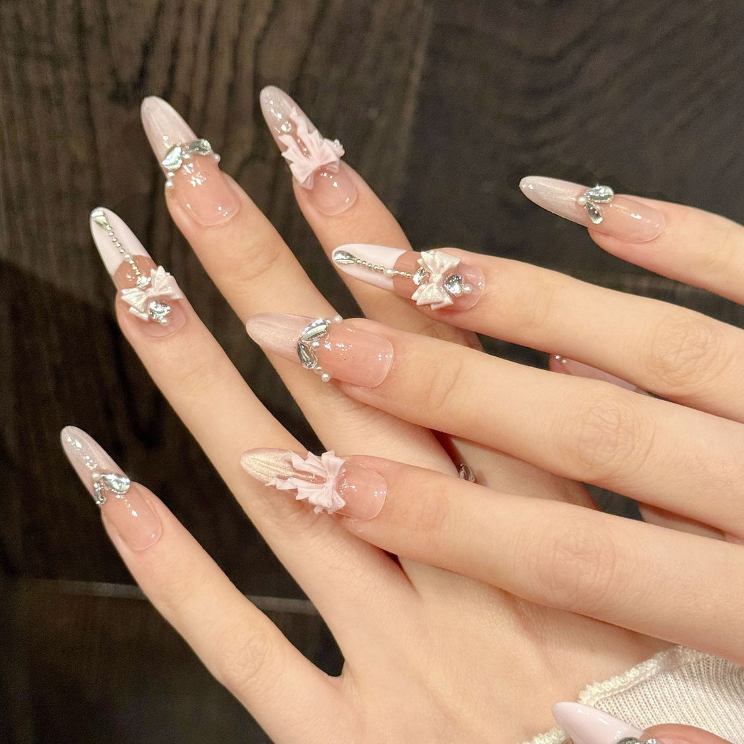Dekoratives Press-On Nail Art Set mit Verzierungen