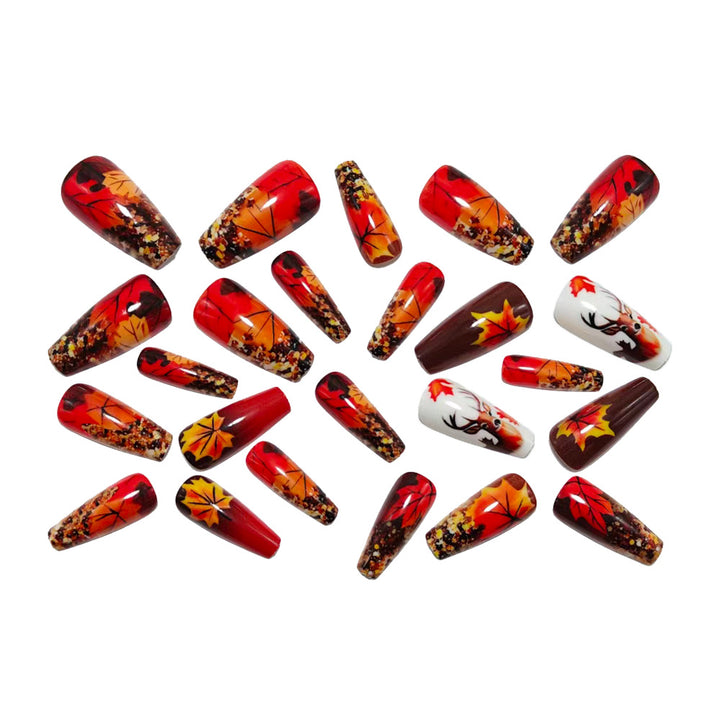 Künstliche Nagelkunst mit Herbstlichem Blatt-Design Karnz