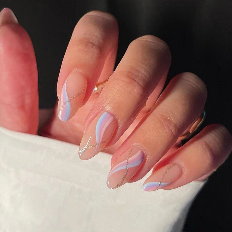 Kunstvolle Nagelverlängerungen mit elegantem Blattmuster Karnz