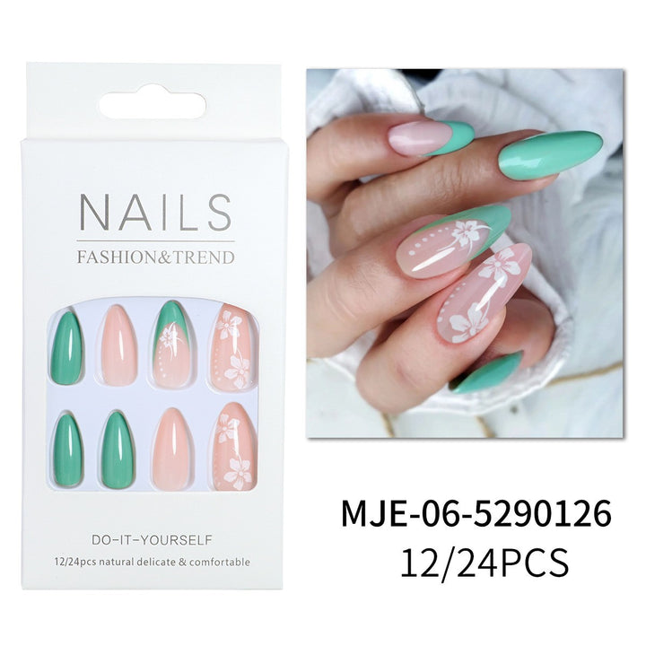 Kreatives Press-On Nageldesign Karnz
